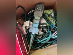 4 Outlet stakes and power cords.