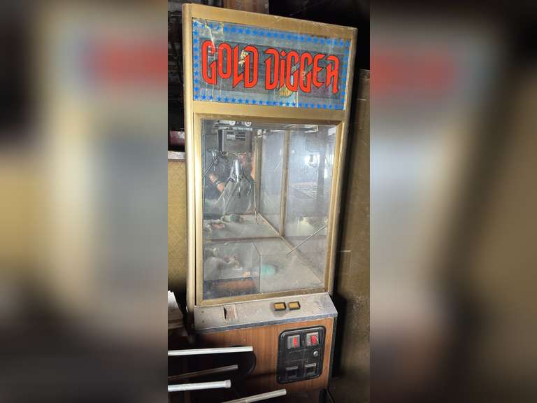 Gold Digger Claw Machine-Condition Unknown other than what you can see. This item is extremely heavy. The buyer is fully responsible for bringing their own manpower and equipment to load; we will not have staff to help.