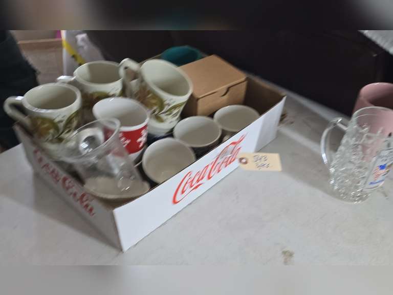 Coffee cups and wash cloths