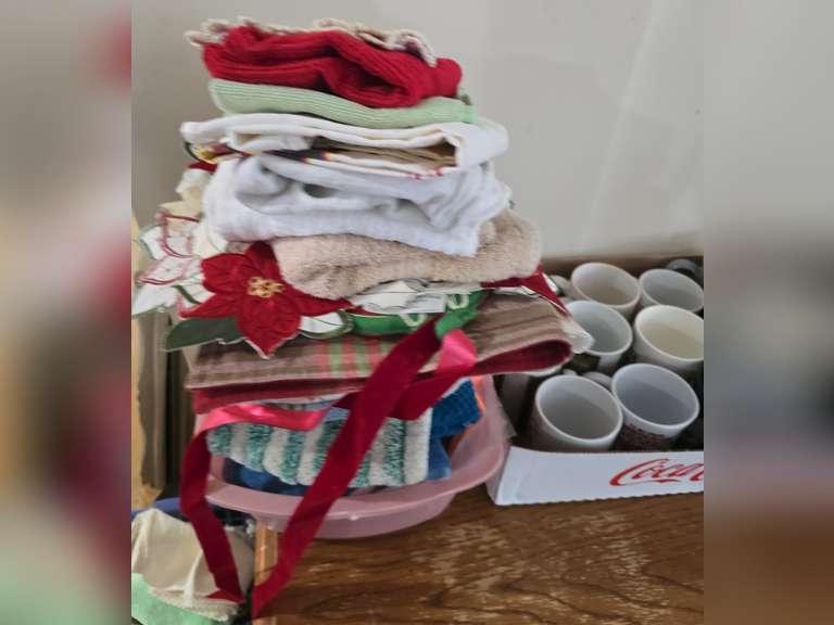 Coffee cups and wash cloths