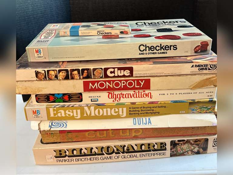 9 Board Games. Not sure they are complete sets.