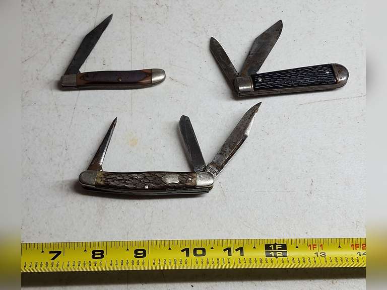 Assorted pocket knives
