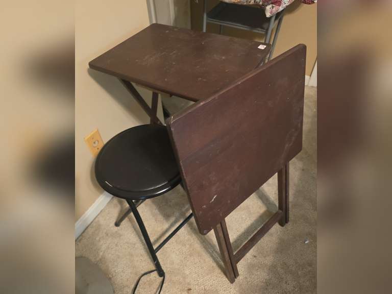 Stool and 2 TV trays
