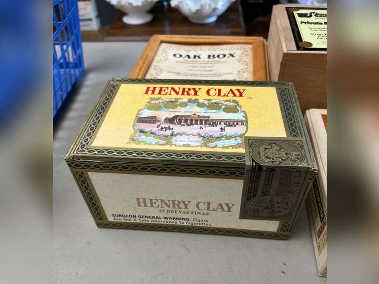 Various cigar/tobacco boxes.
