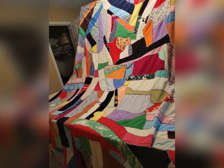 Hand Sewn Quilt, 96" x 78"