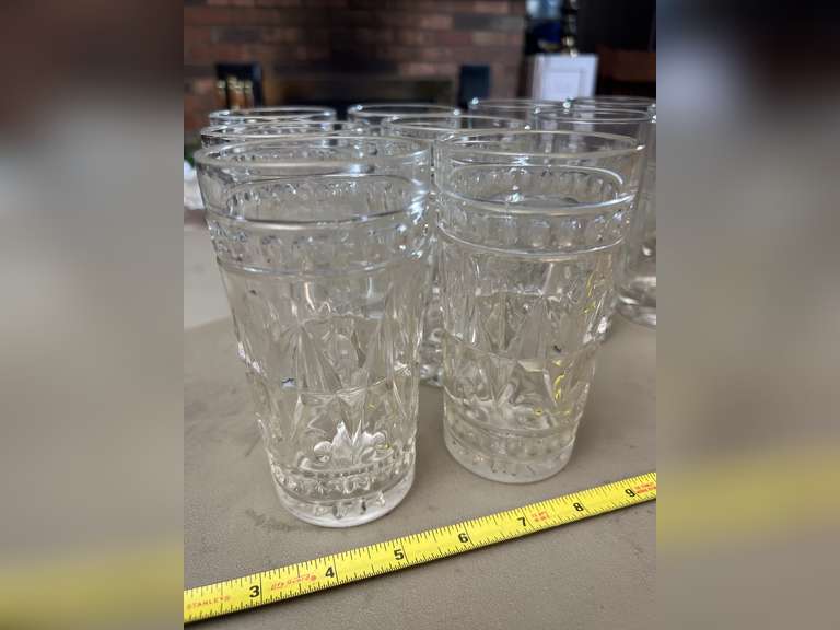 13 Drinking glasses, 2 different patterns.