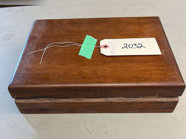 Humidor and cutter. Box is 8“ x 11“ x 3“.