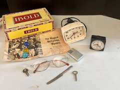 IBOLD cigar box with contents.