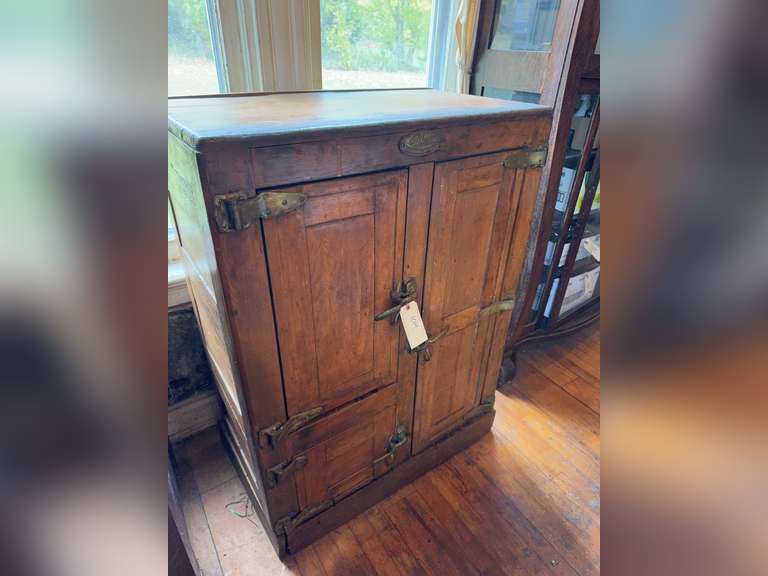 Gibson icebox. 24” x 34” x 20” deep. Appears to have all original hinges and latches, need some other repairs.