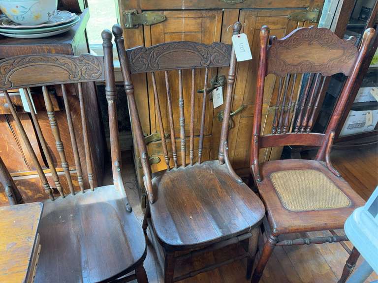 5 Dining chairs. (2 Match)
