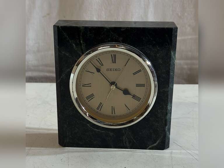 Seiko battery operated clock, working