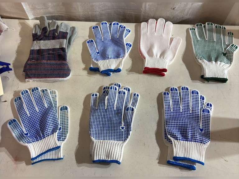 Insulated bag with gloves