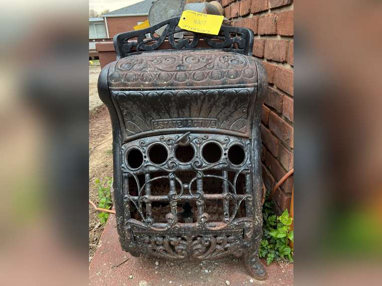 Vintage castiron stove stamped The Estate Stove Co Hamilton, Ohio