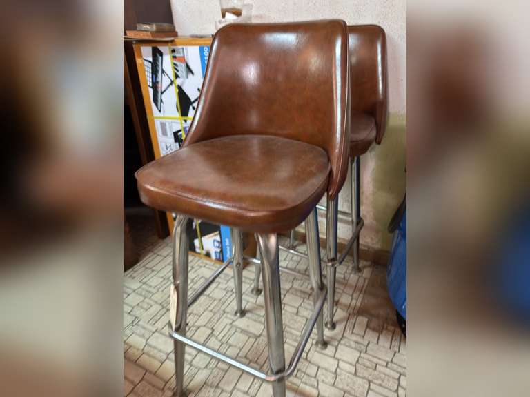 2 Bar stools
