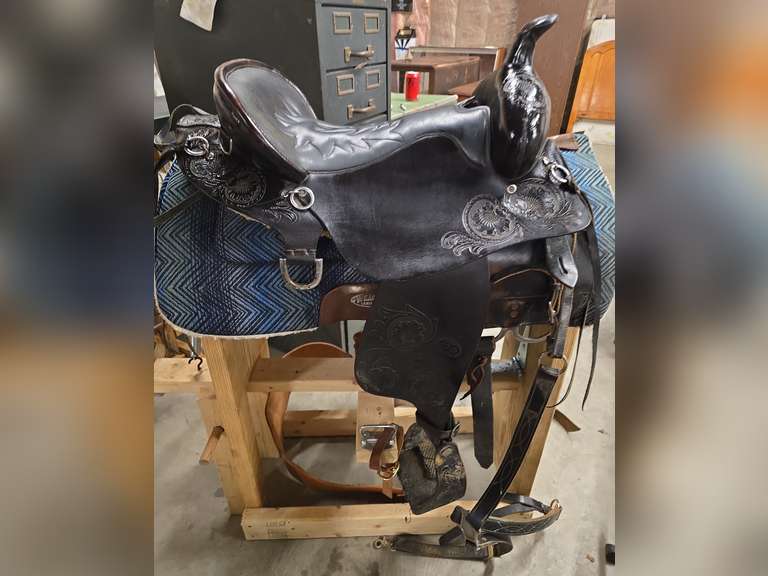 King Series 17" Gaited Saddle with Weaver Saddle Pad and Matching Breast Collar