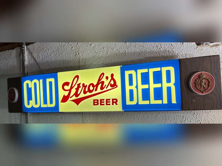 Stroh’s Beer lighted sign
