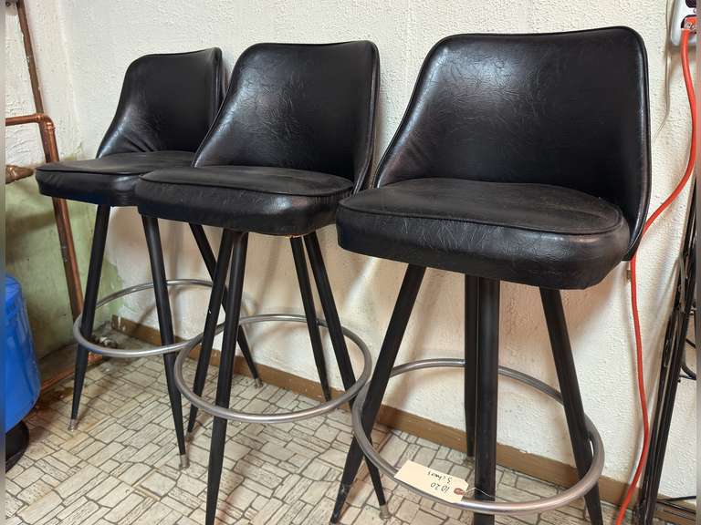 3 Bar stools