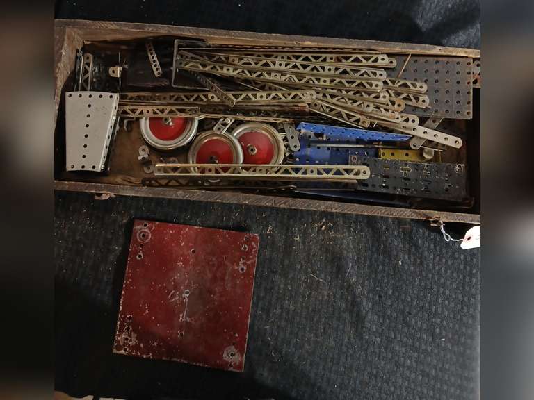 Gilbert Toys Erector Set in Wooden Box
