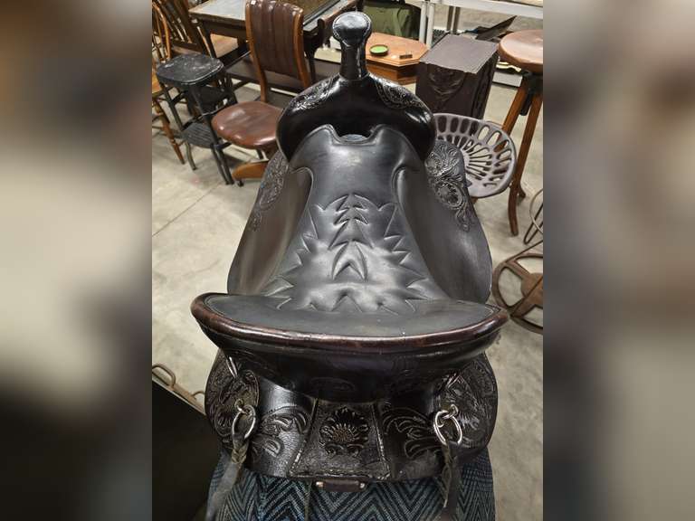 King Series 17" Gaited Saddle with Weaver Saddle Pad and Matching Breast Collar