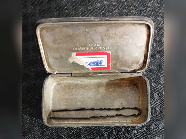 C S Company Quadruple Plate Hair Pin Box with 1 Hair Pin
