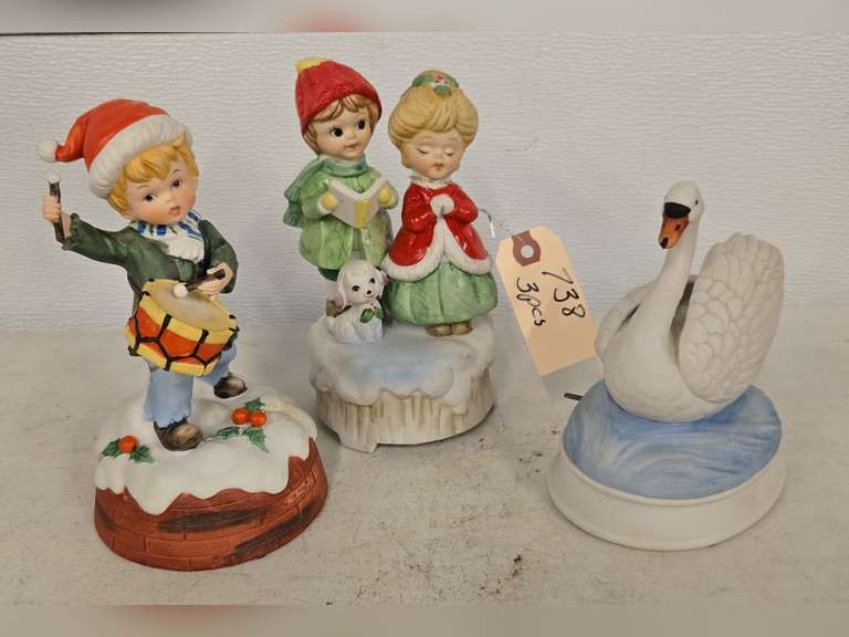 3 Music boxes, drummer does not play