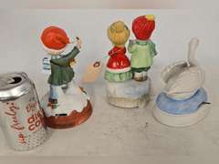 3 Music boxes, drummer does not play