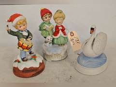 3 Music boxes, drummer does not play