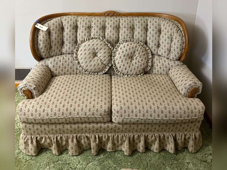 Loveseat, matches lot #’s 1000 and 1002. See tag for dimensions.