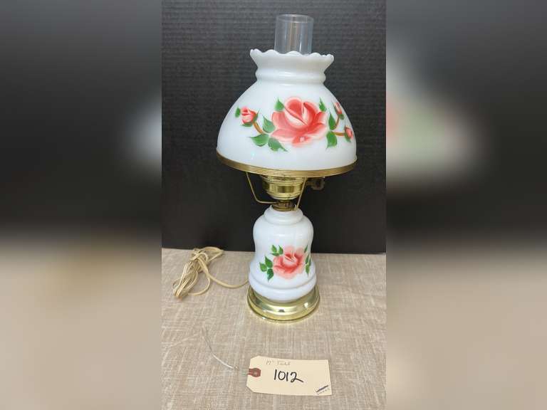 Victorian style lamp - 17” tall and worked when tested.