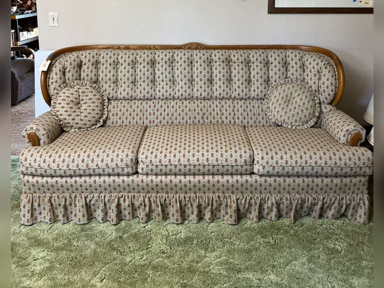 Broyhill sofa, early American style. Matches lot #’s 1001 and 1002. See tag for dimensions.