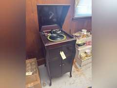 Estate in Williamstown Ky. Furniture, Appliances, Cast Iron, Tools, and much more