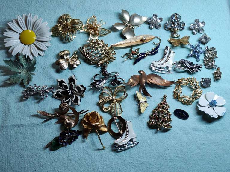 Brooch pin lot