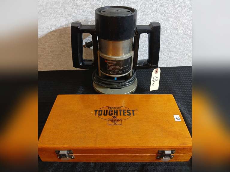Black & Decker Router 1 1/4 HP and Router Bits