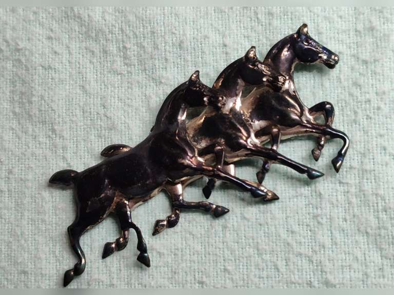 Old horse brooch