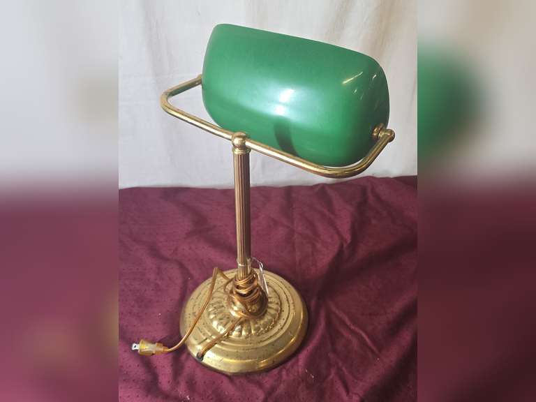 Bankers lamp, working