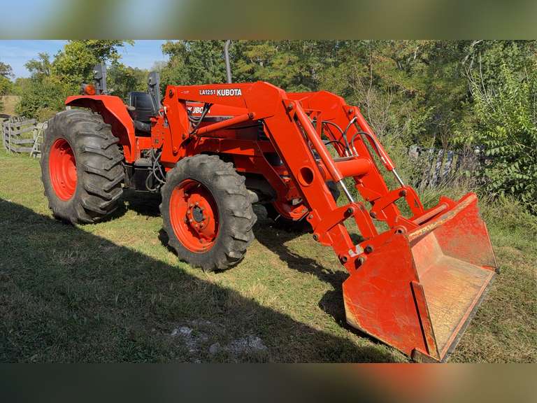 Kubota M8200 with LA1251 loader