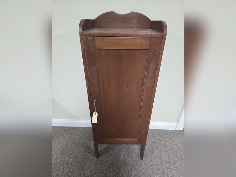 Antique Furniture, Stoneware, Gas Grill, Quilts, Cast Iron and Lots More