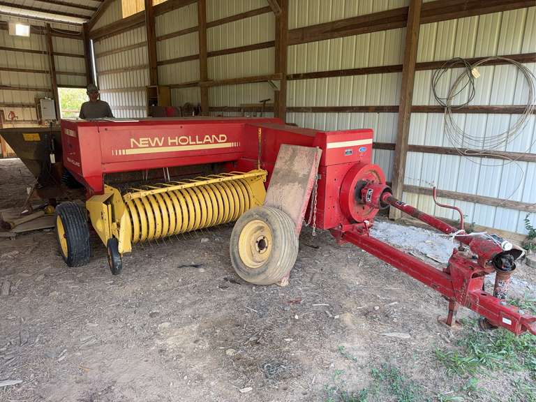 New Holland 311 square bailer