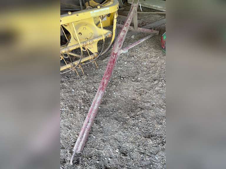 7’ 3-Point hitch boom pole.