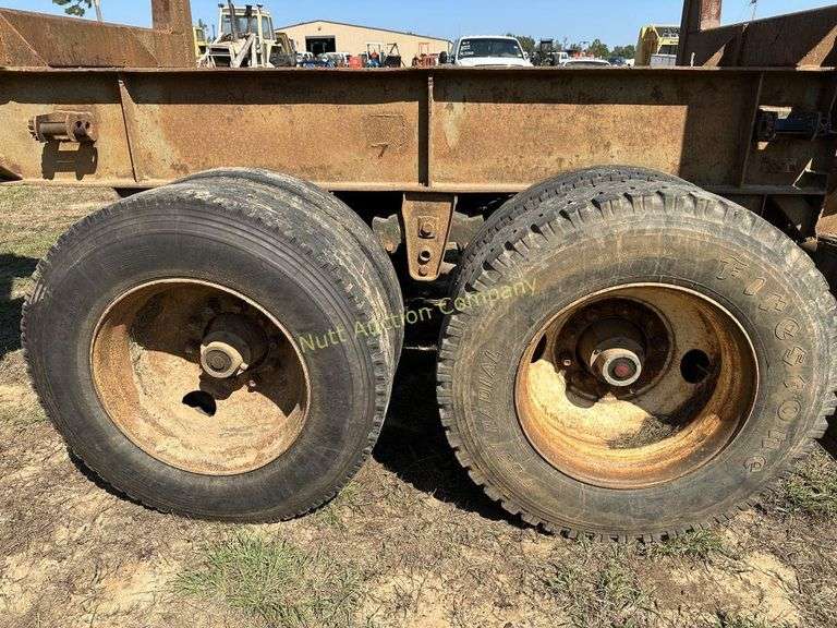 39' Bunk log trailer with Title - Nutt Auction