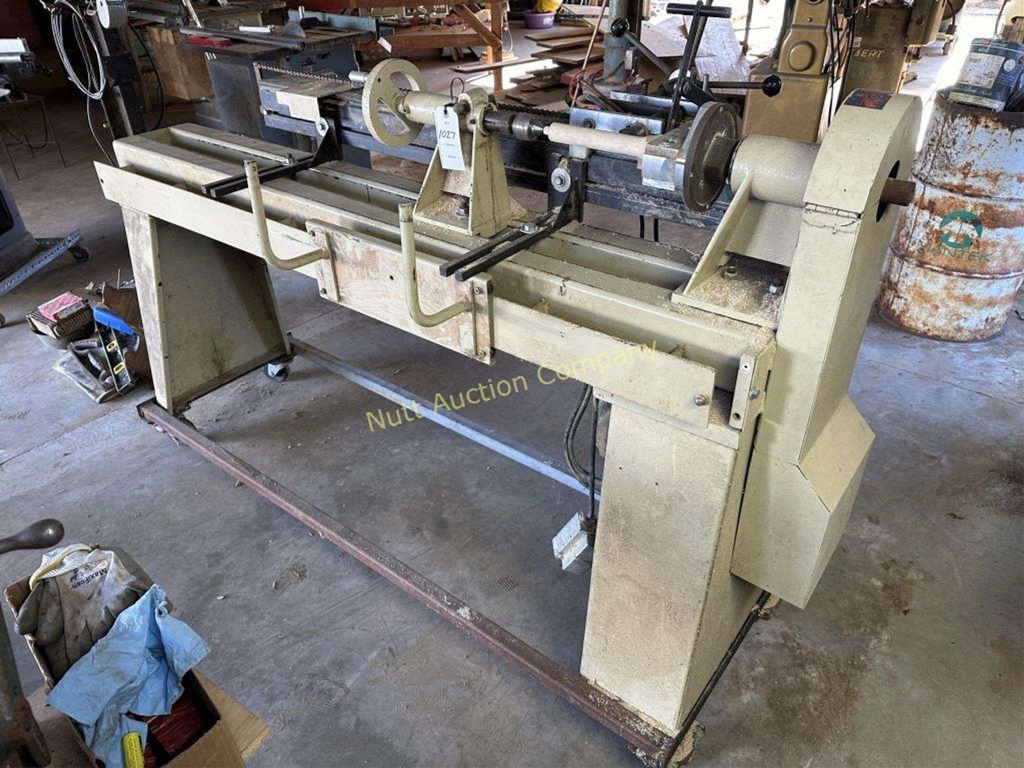 Vega 1553 wood lathe 220 volt - Nutt Auction