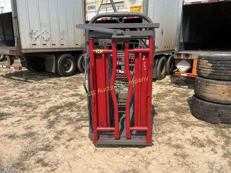 WW Cattle Squeeze Chute 8'