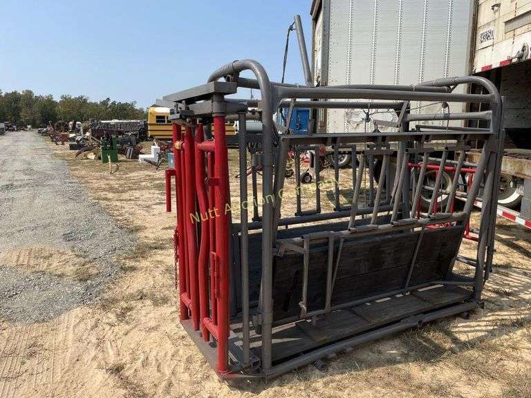 WW Cattle Squeeze Chute 8'