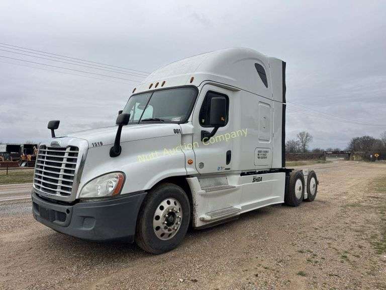 2015 Freightliner Cascadia Evolution i w/ sleeper Vin 3AKJGLDR9GSGP8541 Miles showing 209,829 Automatic transmission, Detroit