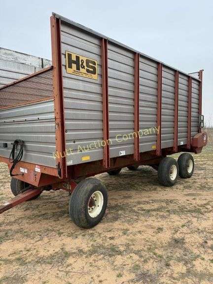 H & S  HS614 18' Forage Wagon Rear unload hydraulic drive, tandem rear axle, Sr# 79590, 28,000 lb. capacity