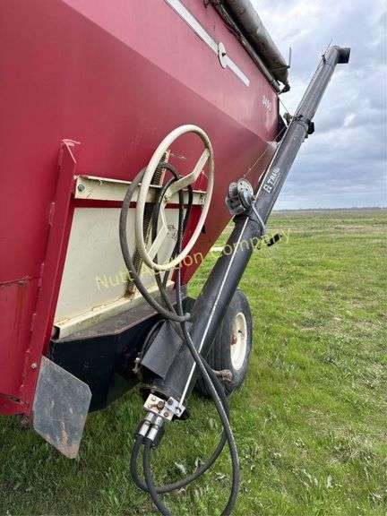 E-Z Trail 3400 Grain Cart, 400 Bushel Capacity, 12