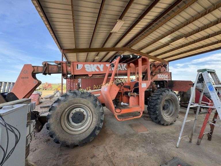 Skytrak 10054, load capacity 10,000 lbs. SR 18550. Machine will start