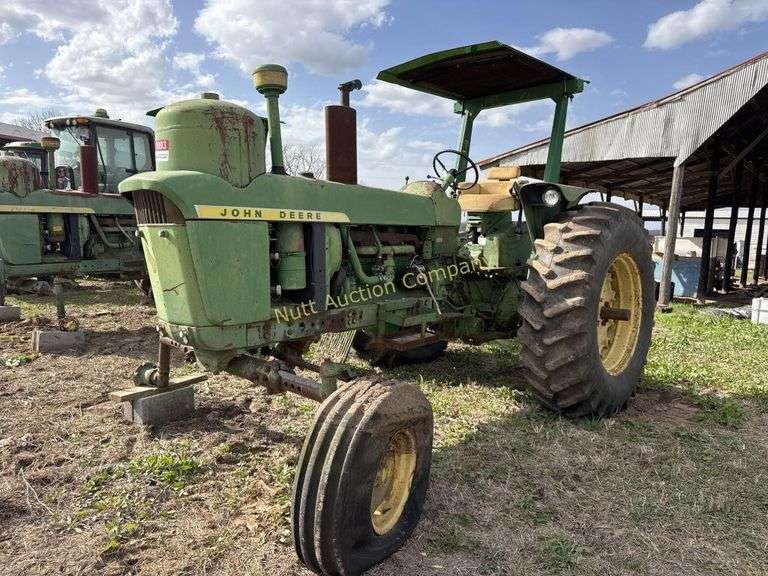 John Deere tractor. For parts or repair only. Condition unknown.
