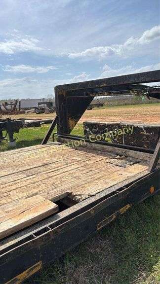 West Wind Gooseneck Trailer, Dual Axle, Fold-up Tandem Axle, NO TITLE SR# 4MRCH2027SP005205