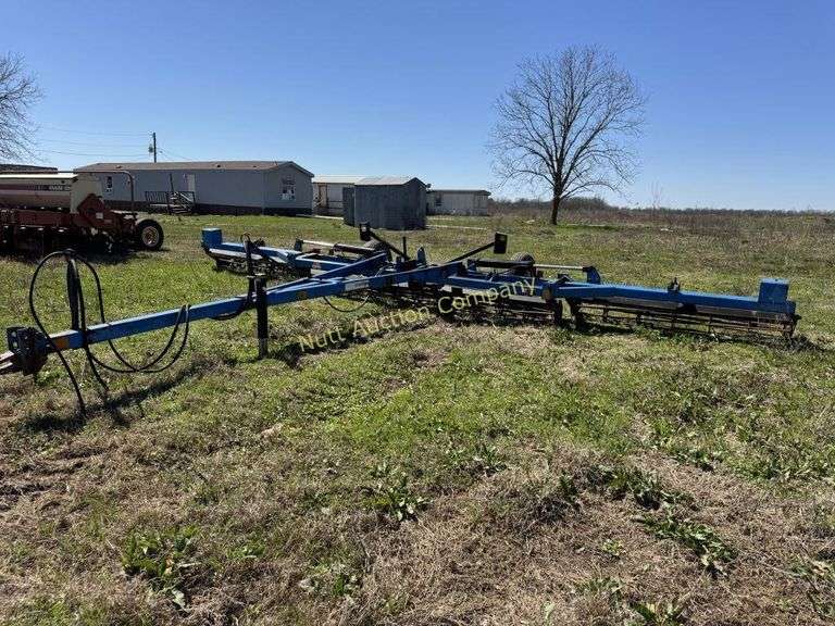 DMI 28' hydraulic fold Crumbler